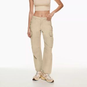 Aritzia TNA Supply Cargo Pant in Gd Hummus Beige Size 8